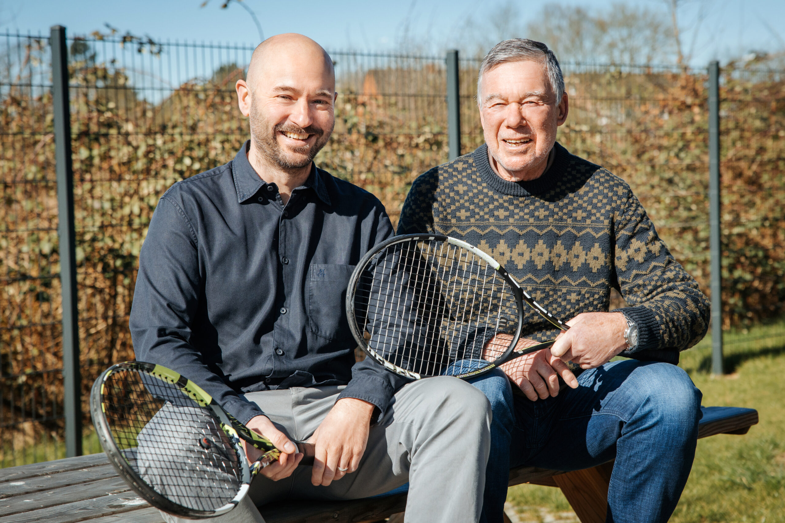 Tennisfreunde Ahrensfelde, Niklas Merkel (links) und Norbert Schultze (rechts) sitzend