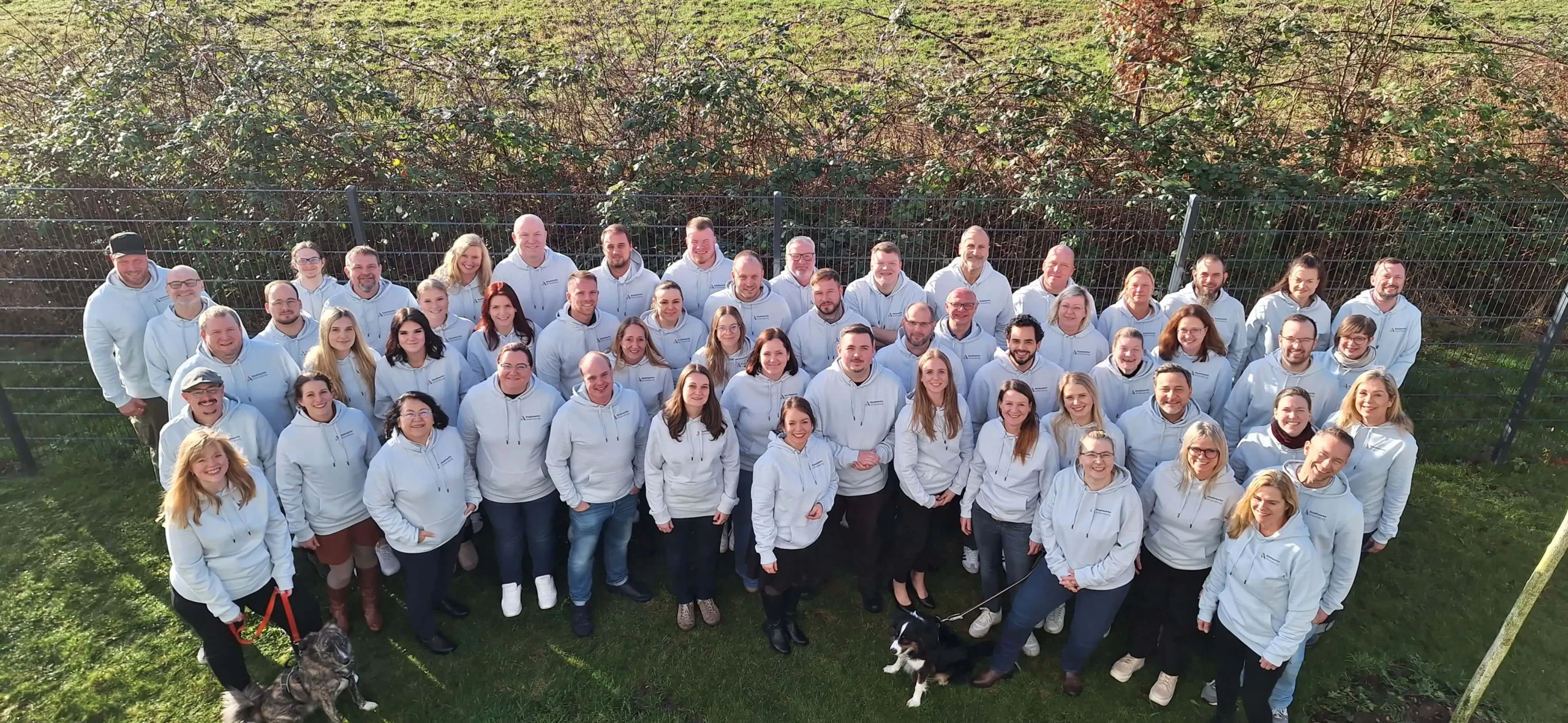 Team Bild mit einheitlichen SWA Pullis