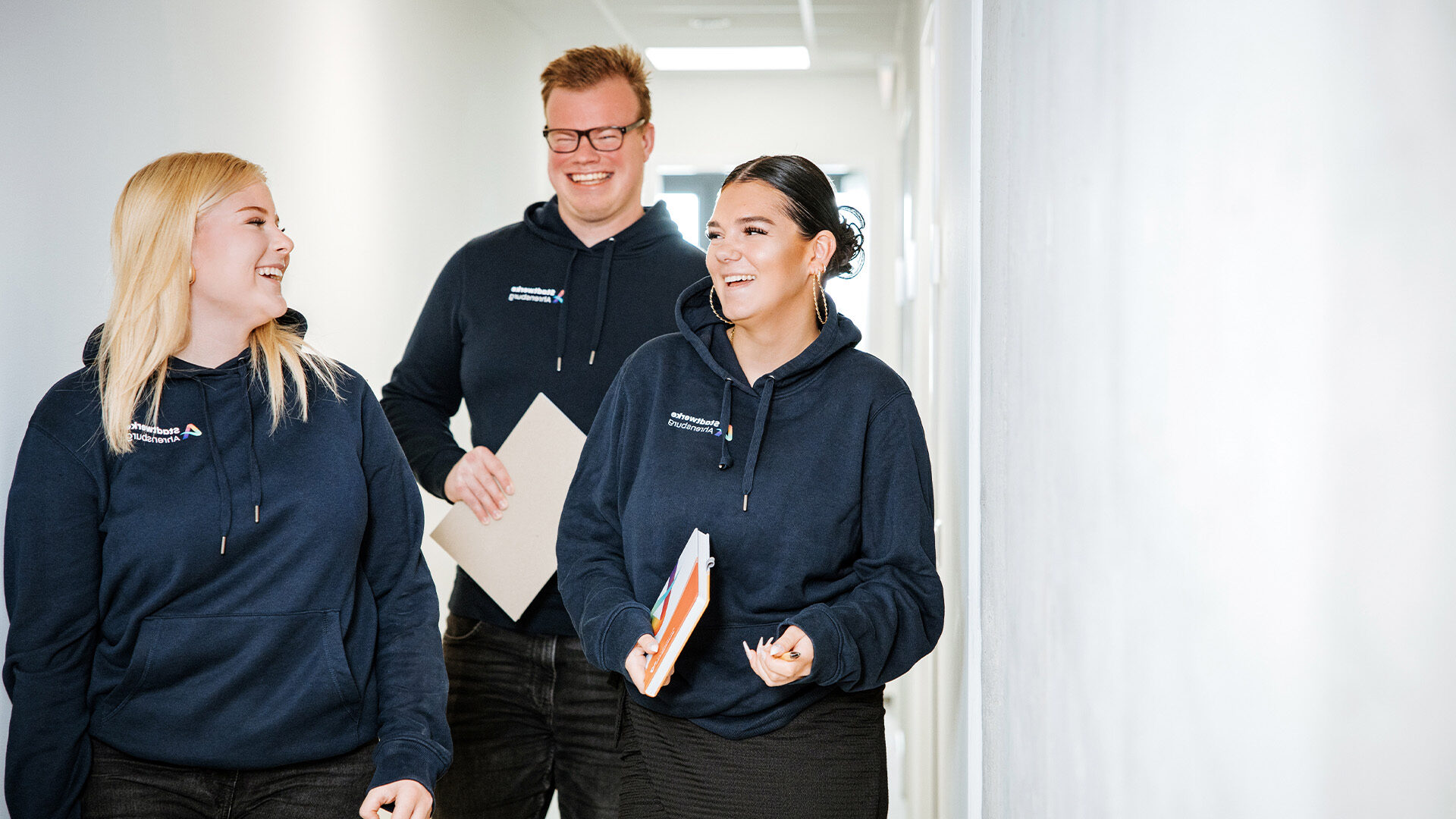 Azubis der Stadtwerke Ahrensburg lachen